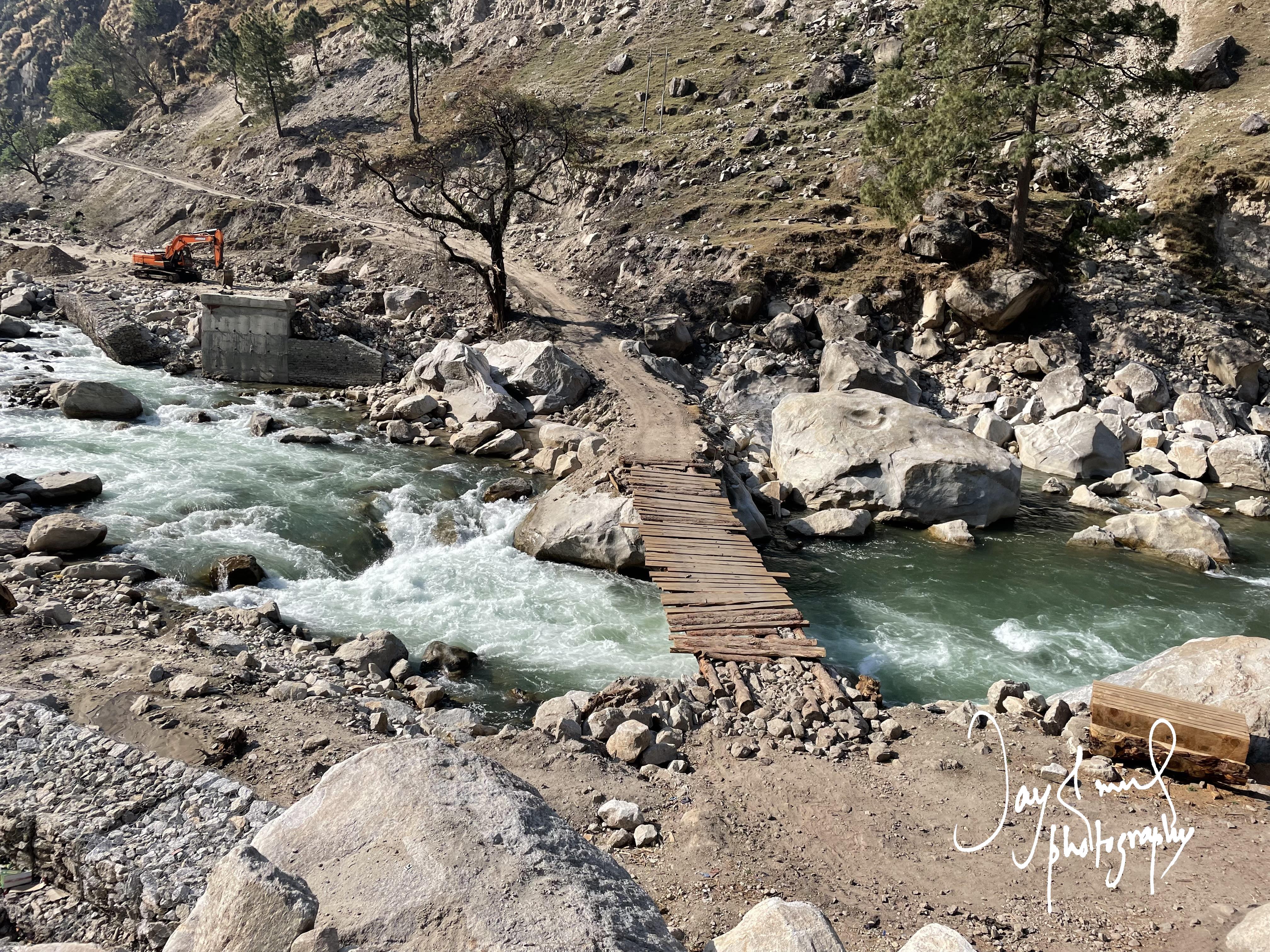 कलीकोटको भैंसीगौंडाबाट चिलखाया जाने काठे पुल